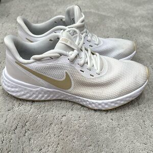 White Nike Revolution 5